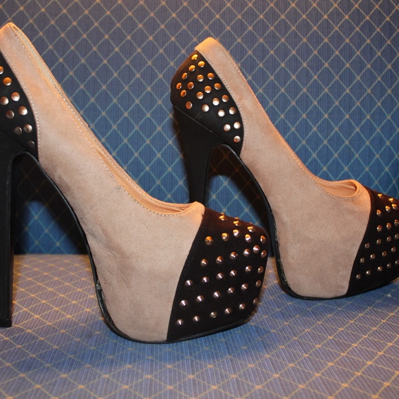 Scene by Shoe Dazzle Suede Studded Heels, sz: 7.5 - Picture 4 of 8